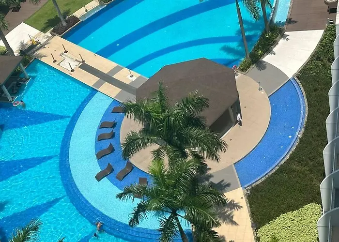 Tropical Balcony Pool View, 14th Floor, Moa, Netflix, Airport At Shell Apartment *