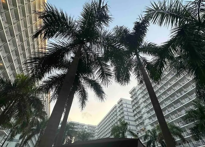 Tropical Balcony Pool View, 14th Floor, Moa, Netflix, Airport At Shell Apartment Manila